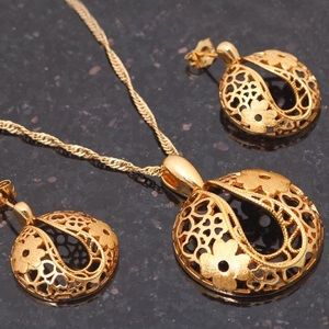 Gold Necklace Set
